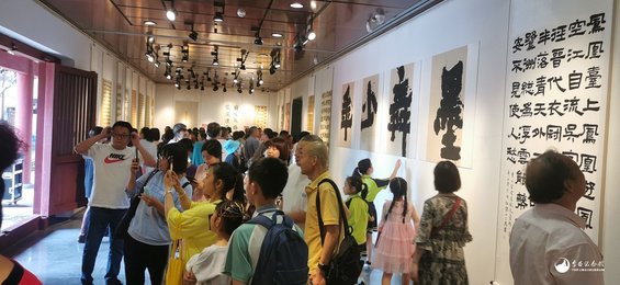 李白故里青少年书法教学成果汇报展在江油市李白纪念馆举行