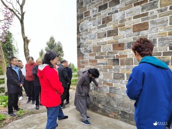 绵阳市人大常委会副主任李川萍一行到小匡山调研